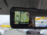 全方位カメラ装備、車庫入や狭い路地などは役に立ちます。