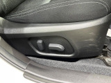 【パワーシート】スイッチ一つで簡単にシートの微調整が可能!電動だから力もいりません!快適なシートポジションにセットして、快適なドライブをお楽しみください。