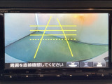 バックでの車庫入れも安心です! リアカメラが付いているバックモニター付のナビを装備しております。操作線もついており距離感も画面から確認できます。