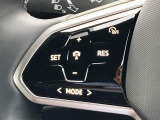 前車追従機能付きアダプティブクルーズコントロール(ACC)を装備。前を走行中の車両に一定の間隔で速度調整してくれるので、高速道路での安全確保と疲労軽減に効果があります。