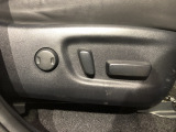 電動でシートの位置が調整できるパワーシート機能搭載☆