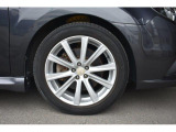 純正18インチアルミホイール付タイヤサイズは225/50R18