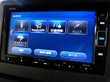 CD、DVD、Bluetooth、AM、FM、スマートフォン接続ができます。