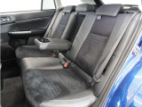 家族やご友人とBBQに行くとき、楽しさは道中の車内から始まっています!このベンチシートに座って、みんなで和気あいあい盛り上がりましょう!