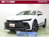 大胆なイメージチェンジを図り、セダンとSUVを融合させた斬新なスタイルの【クラウンクロスオーバー】HV・4WD。洗練されたスタイルはどんな場所にも馴染みます。