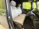 運転席シート廻りは使用感も少なく、良好な状態となっています。前オーナー様が丁寧に使っていたことがよくわかりますね。