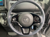 ハンドルは革巻き仕様となり、軽自動車でもあっても質感にこだわっております!
