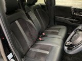運転席と助手席シートは合皮素材を使用しており、上質にお乗りいただけます!