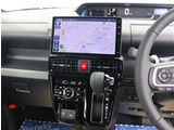 お車選びをお楽しみ頂けるよう、在庫車の展示スペースを十分に確保しております。