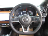 運転が楽しくなる明るく開放的な運転席まわりです。