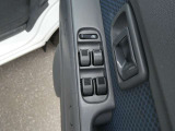 運転席からでも各ウインドウを操作できるスイッチ付き!