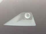 【エマージェンシーブレーキ】走行中に前方の車両等を認識し、衝突しそうな時は警報とブレーキで衝突回避と被害軽減をアシスト。より安全にドライブをお楽しみいただけます。