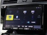 お車選びをお楽しみ頂けるよう、在庫車の展示スペースを十分に確保しております。