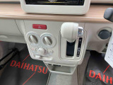 シフトレバー周辺
