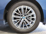 【BMWアロイホイル】軽量かつ強度に拘ったアロイホイル。走行性能ポテンシャルを引き出す設計。車の足元を引き締めてくれる大きなポイントはアロイホイルです。