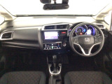 【前方視界】開放的な前方視界!運転がしやすく疲れにくいです♪窓が大きく、見通しがとっても良いおクルマですよ♪