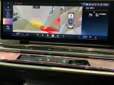 リヤビューカメラはガイドライン付きハンドル操作に連動して進行方向を示してくれます。