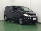 大きく開くスライドドアで狭い場所でも隣を気にすることなく楽に乗り降りできます