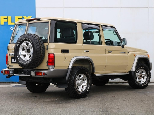 トヨタ ランドクルーザー70 4.0 4WD の中古車詳細 (53,000km, ベージュ