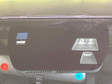 【スマートシティブレーキサポート】低速走行中に前方の車両等を認識し、衝突しそうな時は警報とブレーキで衝突回避と被害軽減をアシスト。より安全にドライブをお楽しみいただけます。