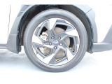 タイヤサイズは225/55R18 純正アルミホイール装着です!