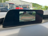 バックモニター装備。画面にて後方の確認が行えるので、バック駐車や車庫入れの際には重宝します。車の運転に慣れない方でも安心のガイドライン表示機能付。