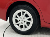 タイヤサイズは205/60R16!ホイールキャップはキズ多め。残り溝は5ミリ程度です!