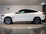 【拘りのFR】BMWが多く採用するFR車。ダイレクトでスポーティな加速感・シャープなハンドリングを実現。縦置きエンジンレイアウトにより、フラットで上質な乗り味です。