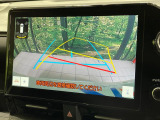 【バックカメラ】駐車時に後方がリアルタイム映像で確認できます。大型商業施設や立体駐車場での駐車時や、夜間のバック時に大活躍!運転スキルに関わらず、今や必須となった装備のひとつです!