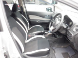 フロントシートも状態良好ですよ。大きな汚れもなく、安心です。座り心地もいいですよ。