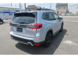 視界の妨げとなるピラーやドアミラーを工夫しスバルの車は前後左右どこからでも1M程度の高さの物が認識できるよう設計されています。例えば車の周りに子供がいてもすぐに認識でき事故を未然に防ぐことができます