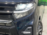 【LEDヘッドライト】悪天候や夜間走行時も良好な視界を確保し安心して運転できる高輝度LEDヘッドライトを装備!点灯速度が早く、消費電力も抑えられています。