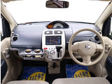 お車選びをお楽しみ頂けるよう、在庫車の展示スペースを十分に確保しております。