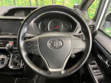 【純正革巻きステアリング】上質な革を使用することで、手にしっかり馴染みとても運転しやすいハンドルです♪
