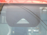 前方の車両を検知。 エマージェンシー(衝突軽減)ブレーキ装備