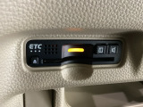 ハンドルの左下にETCがついています。高速道路の料金所の通過も楽々です。 カードの取り出しもしやすい場所についています。