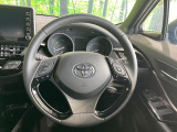 【純正革巻きステアリング】上質な革を使用することで、手にしっかり馴染みとても運転しやすいハンドルです♪