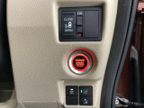 左側電動スライドドアは運転席から操作ができるよう、操作スイッチが付いています。Hondaセンシング用のVSA解除とレーンキープアシストシステムなどのメインスイッチも装備しています。