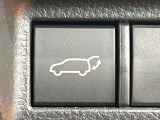 【パワーバックドア】スマートキーや運転席のボタンを押すだけでリアゲートが自動で開閉します!荷物を持っている時や、高い位置にあるバックドアを閉める際に便利な機能です♪