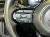 ステアリングに各種スイッチが付いてますので、運転中に余所見することがありませんね!