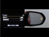 隣車線を走る車両をレーダーで検知し、ドアミラーでは確認しにくい後側方エリアに存在する車両に加え、急接近してくる車両も検知します。車両を検知するとドアミラーに搭載されたLEDインジケーターが点灯します。