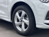 18インチ純正アルミホイール装備 全車両に標準装備の純正アルミホイールは、純正ならではのバランスの良いデザインと、走行安定性をお楽しみ頂けます。