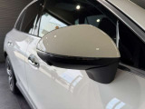 メルセデスの認定中古車「サーティファイドカー」には、最大100項目にも及ぶ点検・整備項目が設定されています>