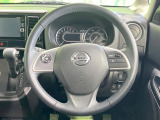 インテリアに合わせたデザインのステアリングは、運転される方のことも考え、運転しやすい形状、大きさです。是非一度、実際に触ってお確かめください。