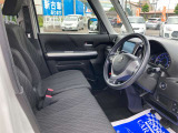 運転席は足元広々です。リラックスして運転できますね。