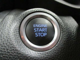 スタートシステム♪エンジンの始動は、ブレーキを踏んでエンジンスイッチを押すだけ。キーを差し込む手間もなく、カンタンでスムーズです♪