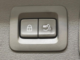 【パワーバックドア】スマートキーや運転席のボタンを押すだけでリアゲートが自動で開閉します!荷物を持っている時や、高い位置にあるバックドアを閉める際に便利な機能です♪