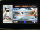 【パノラミックビューモニター】クルマを真上から見下ろした視点で駐車をサポートします!クルマの斜め後ろや真横など、いち早く障害物に気が付くことができます。