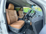 運転席シート廻りは使用感も少なく、良好な状態となっています。前オーナー様が丁寧に使っていたことがよくわかりますね。