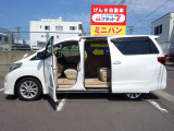 開口部が広い両側スライドドアなので荷物の積み下ろしもラクラクです♪駐車場の間隔が狭いところでも安心してドアを開けることができますね!